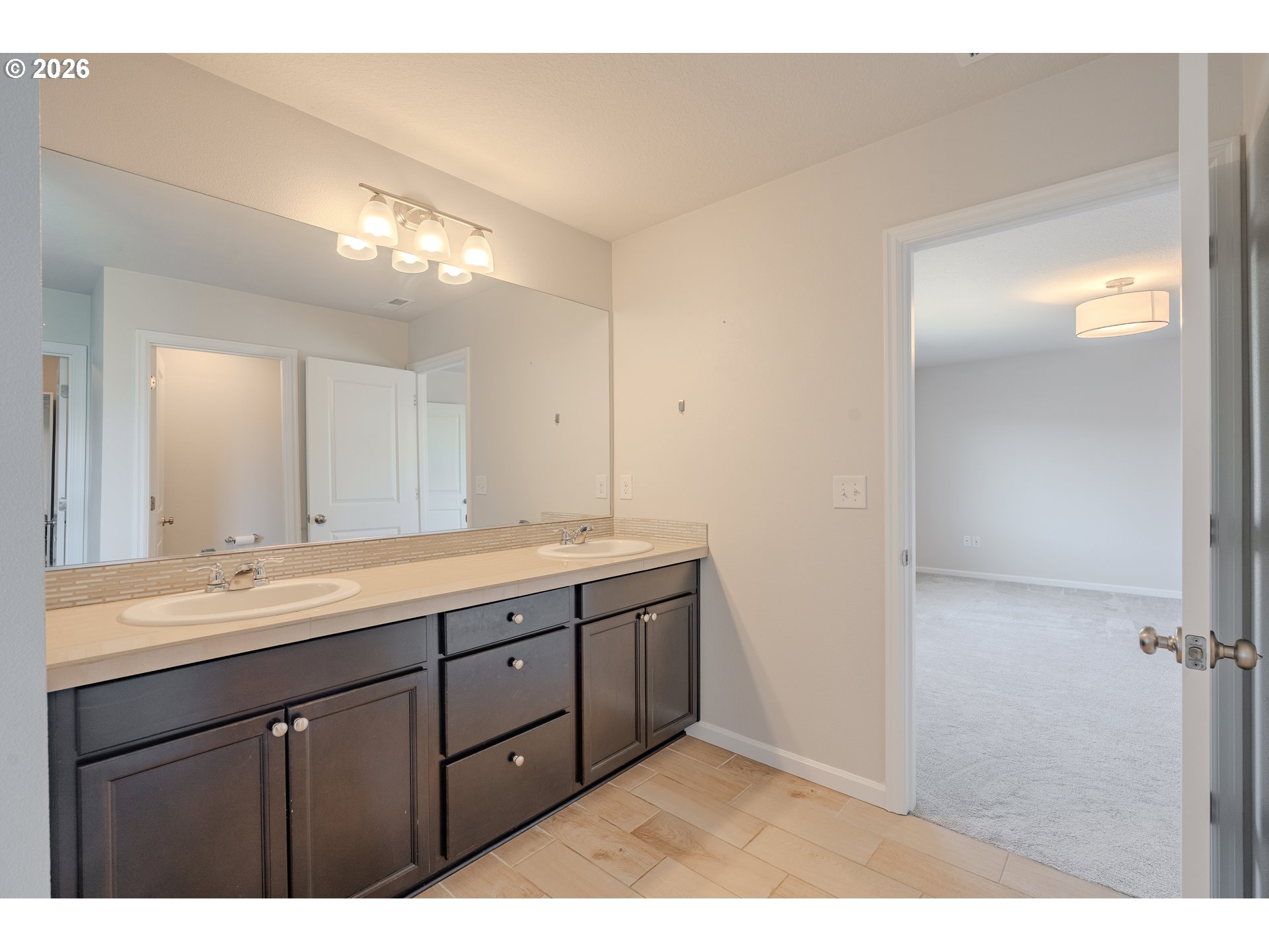 2906 South Cherry Grove Way Ridgefield, WA 98642 - Photo 23 of 44 Owner's Suite Bathroom