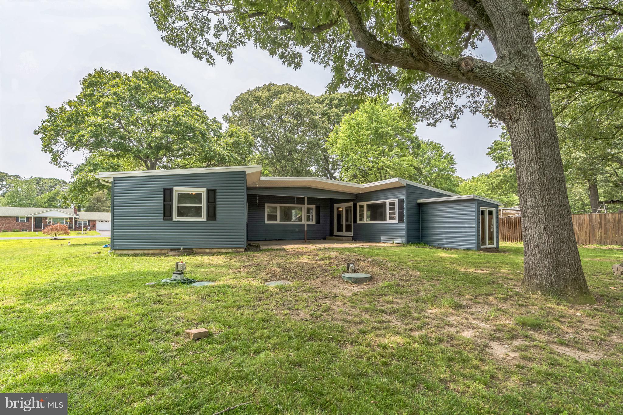 511 Sylvan Way Pasadena, MD 21122 - Photo 3 of 44