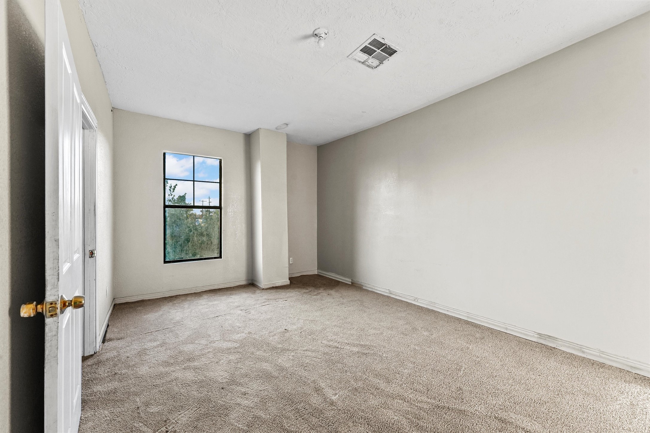 4322 Bennington Street Houston, TX 77016 - Photo 17 of 26 an empty room with windows