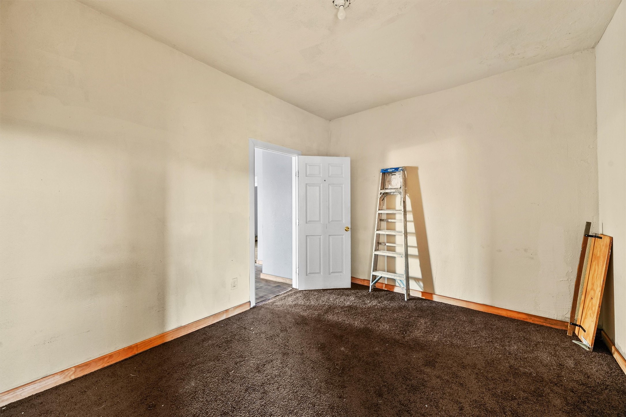 4322 Bennington Street Houston, TX 77016 - Photo 19 of 26 an empty room with windows