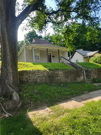 $109,900 | 5542 South 2nd Street, St. Joseph, MO 64504