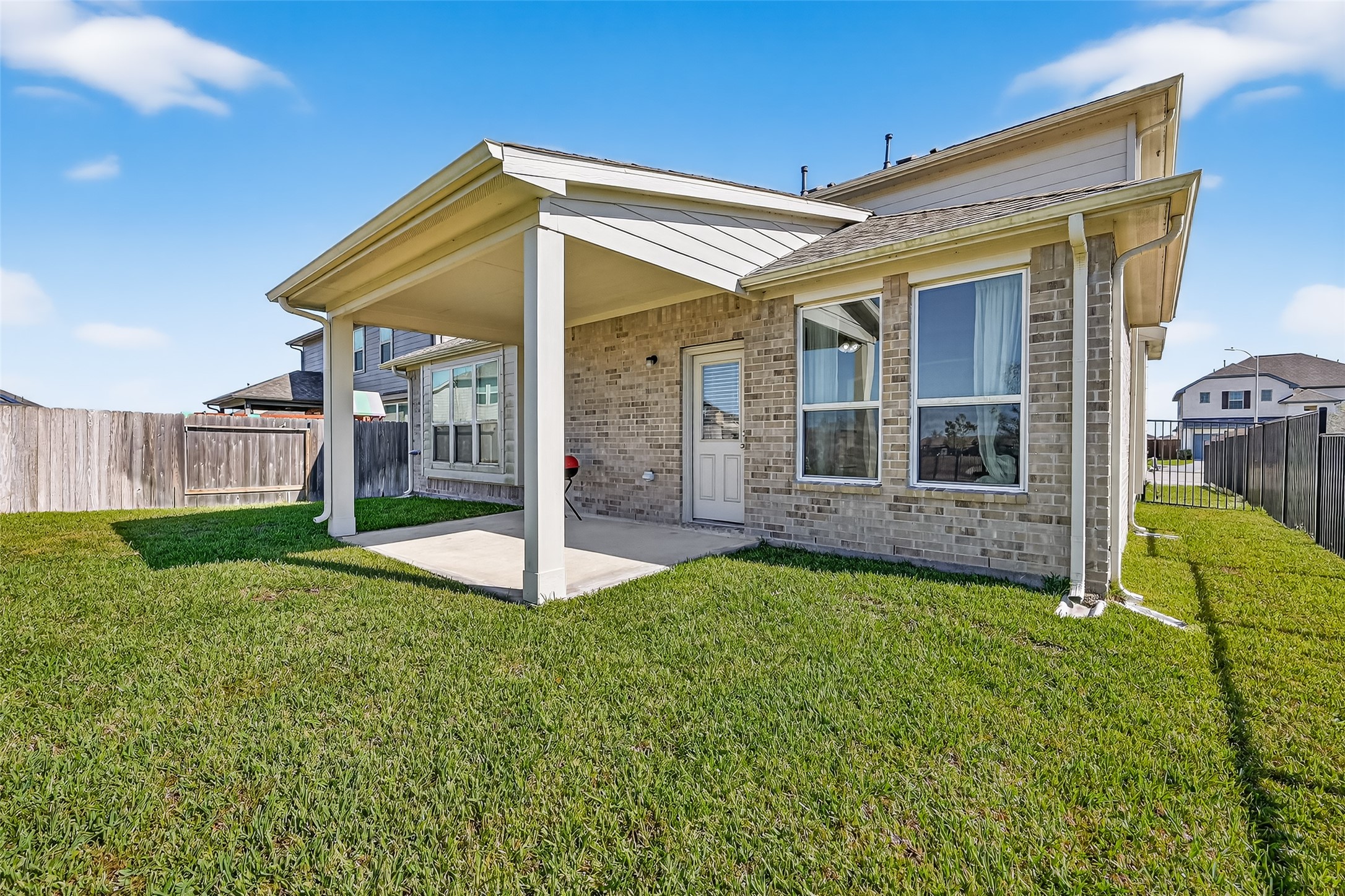 1601 Darwin Cedar Drive Rosharon, TX 77583 - Photo 42 of 44 a view of a house with backyard and porch