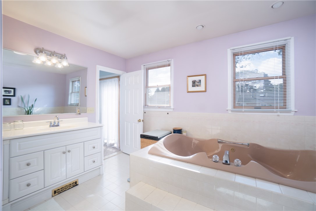 66 Pomfret Road Narragansett, RI 02882 - Photo 9 of 32