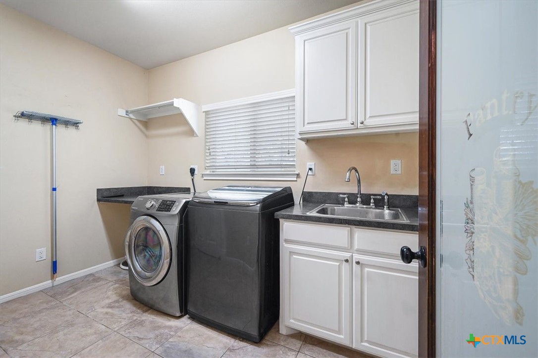 615 Benchmark Trail Belton, TX 76513 - Photo 19 of 36 a utility room with dryer and washer