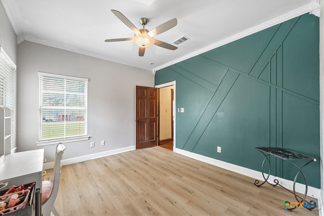 615 Benchmark Trail Belton, TX 76513 - Photo 28 of 36 a view of a livingroom with a workspace