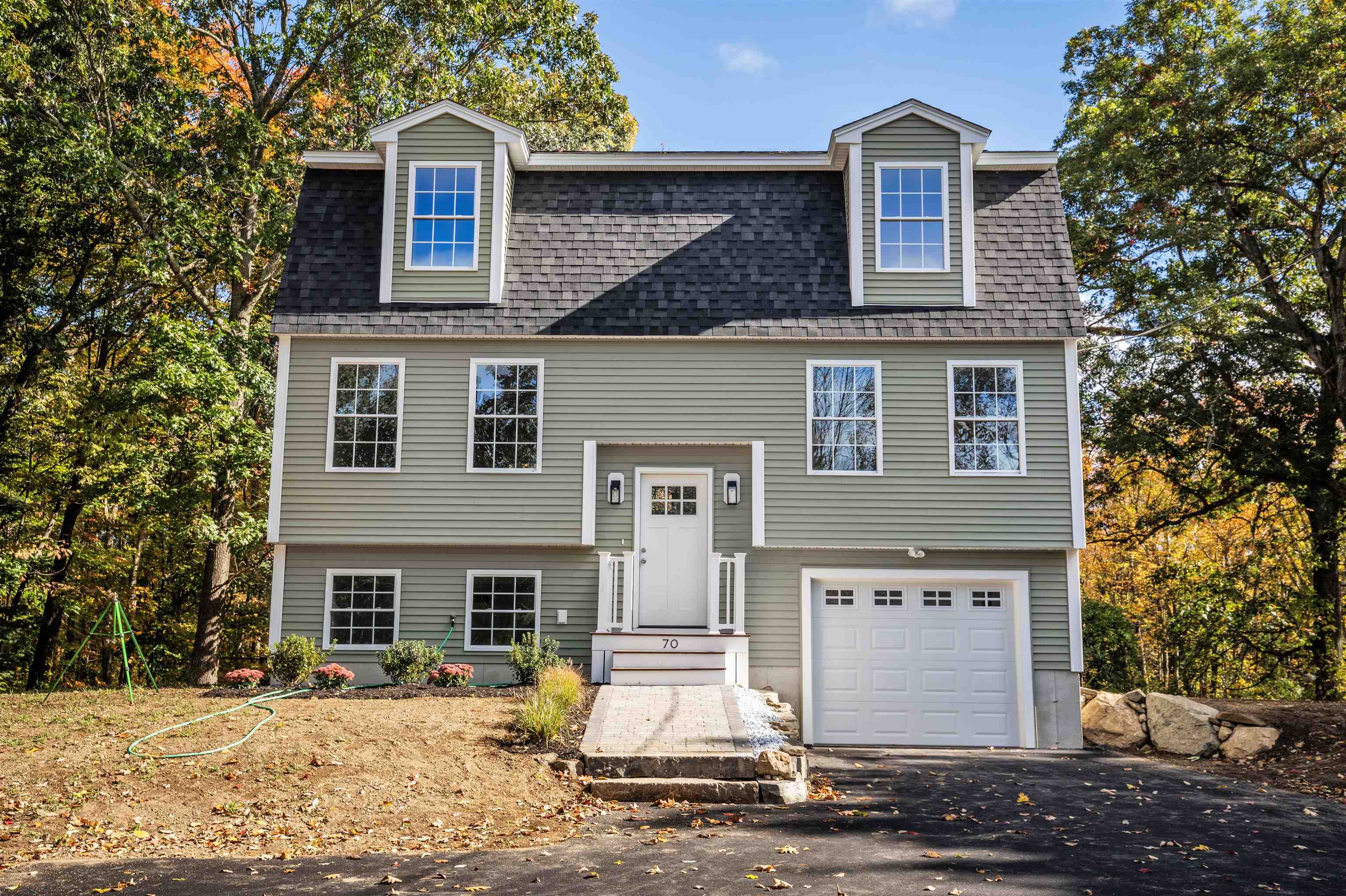 70 Sandown Road Fremont, NH 03044 - Photo 1 of 33