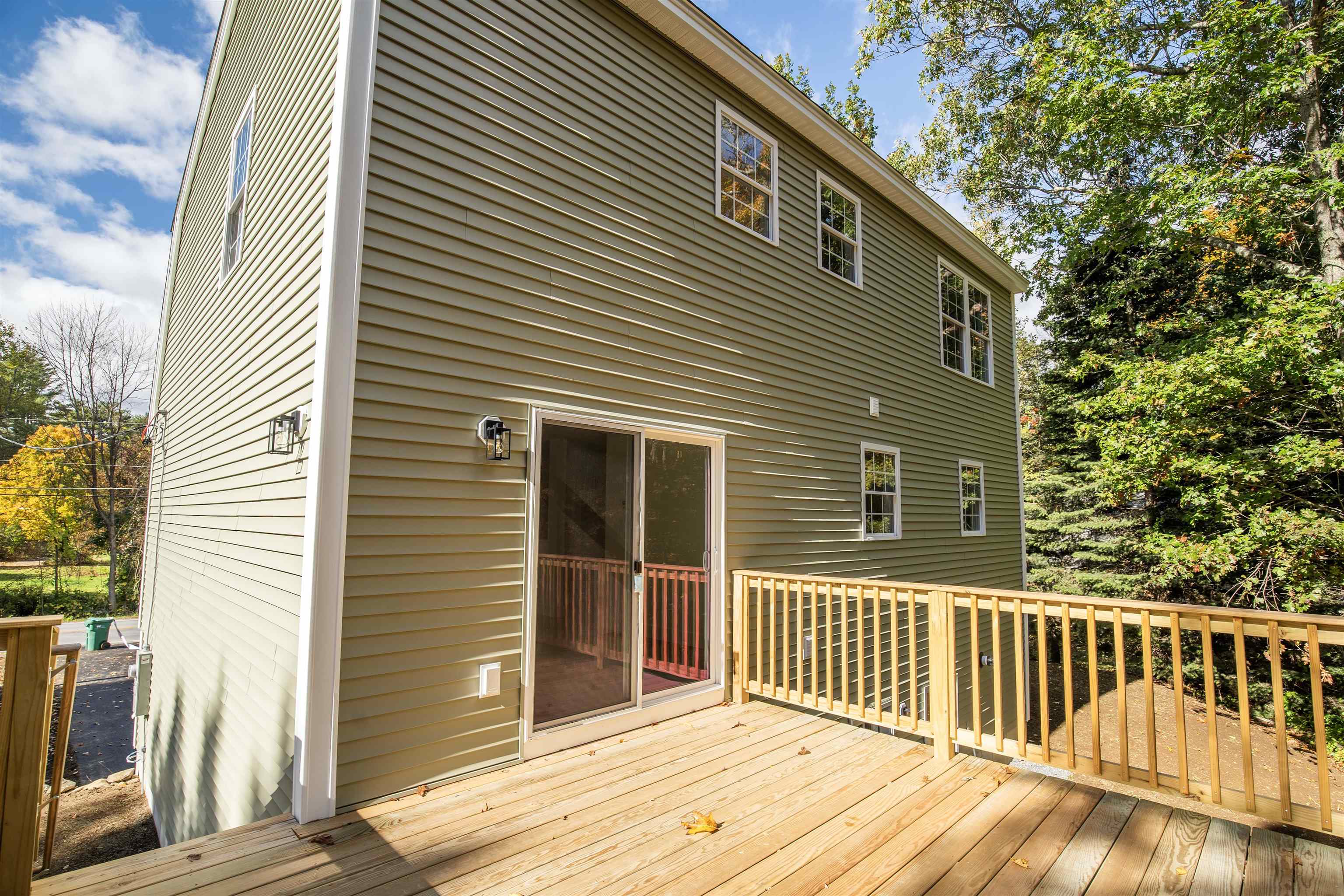 70 Sandown Road Fremont, NH 03044 - Photo 4 of 33