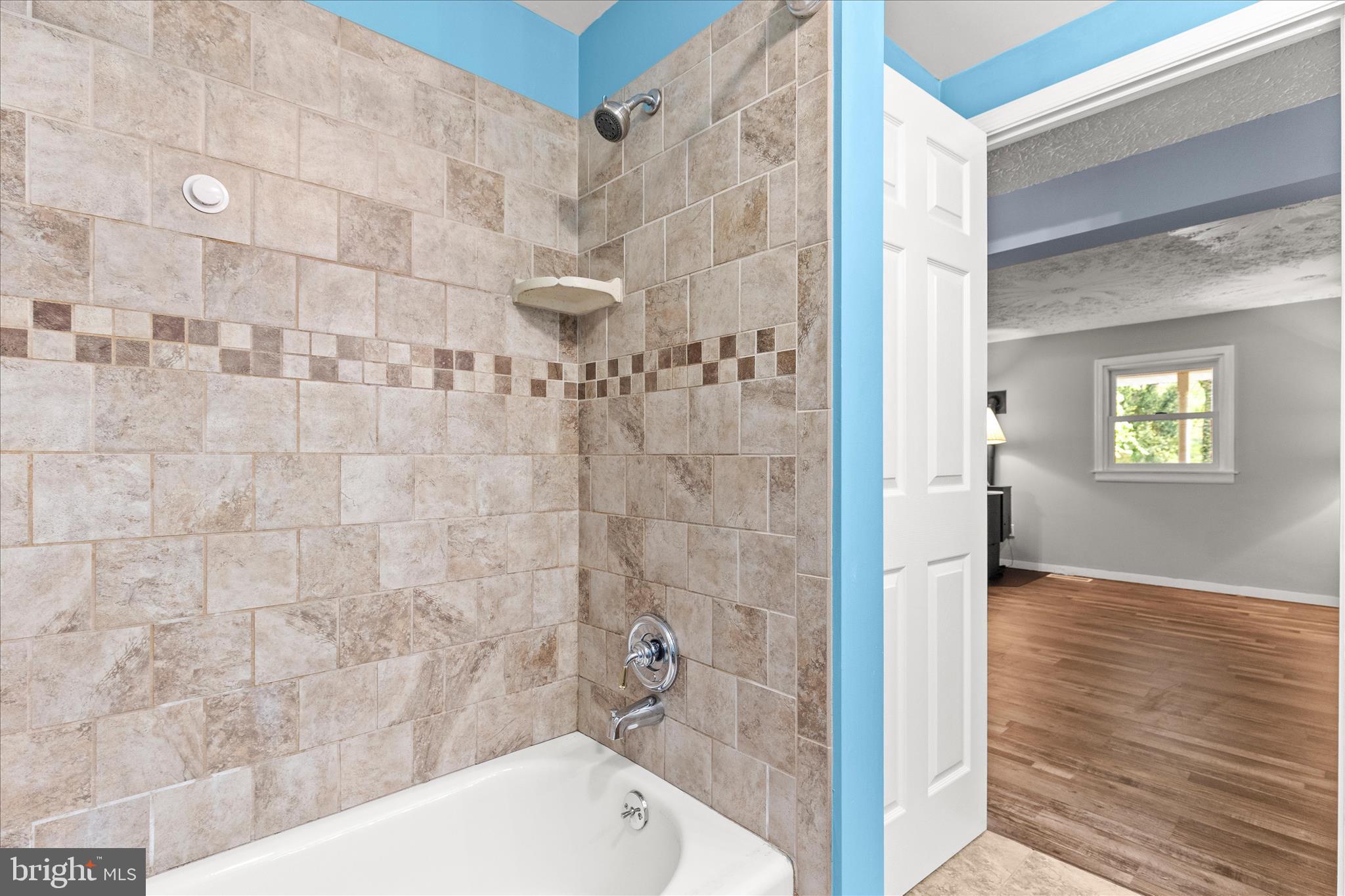 1426 Ridge Road Whiteford, MD 21160 - Photo 21 of 58 Main floor full bathroom with shower and tub