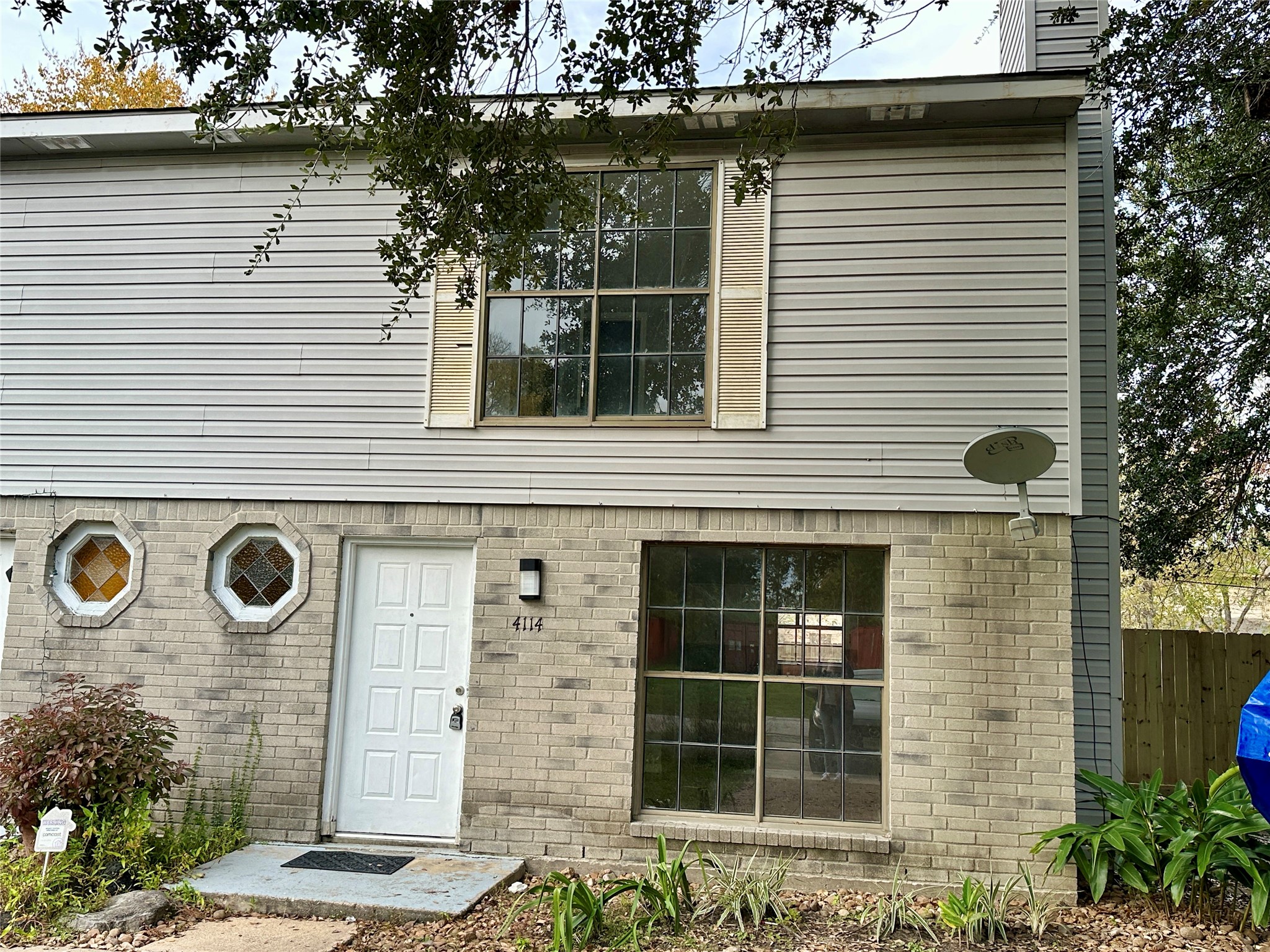 4120 Hartt Street Houston, TX 77025 - Photo 2 of 19 Convenient 2 Bedroom Townhome style duplex available for lease!