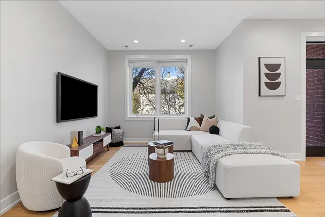 $615,000 | 3653 West Barry Avenue, Unit 2W, Chicago, IL 60618