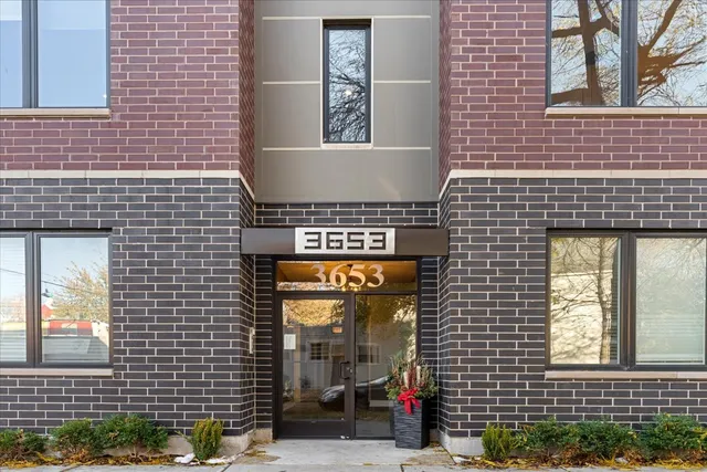 $615,000 | 3653 West Barry Avenue, Unit 2W, Chicago, IL 60618