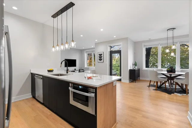 $615,000 | 3653 West Barry Avenue, Unit 2W, Chicago, IL 60618