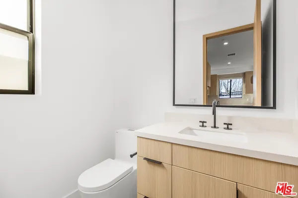 $4,995 | 19535 Strathern Street, Reseda, CA 91335