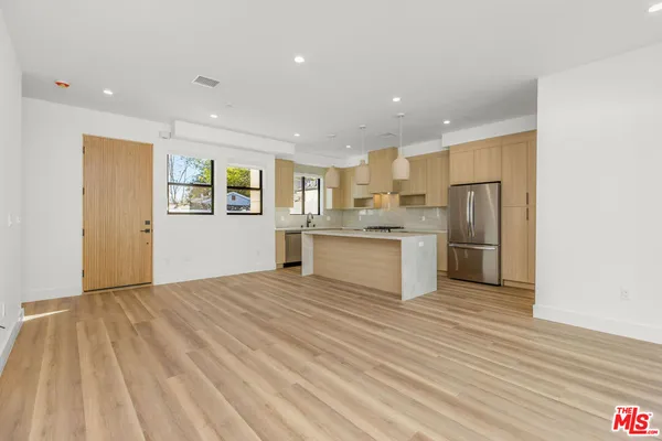 $4,995 | 19535 Strathern Street, Reseda, CA 91335