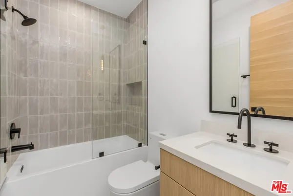 $4,995 | 19535 Strathern Street, Reseda, CA 91335