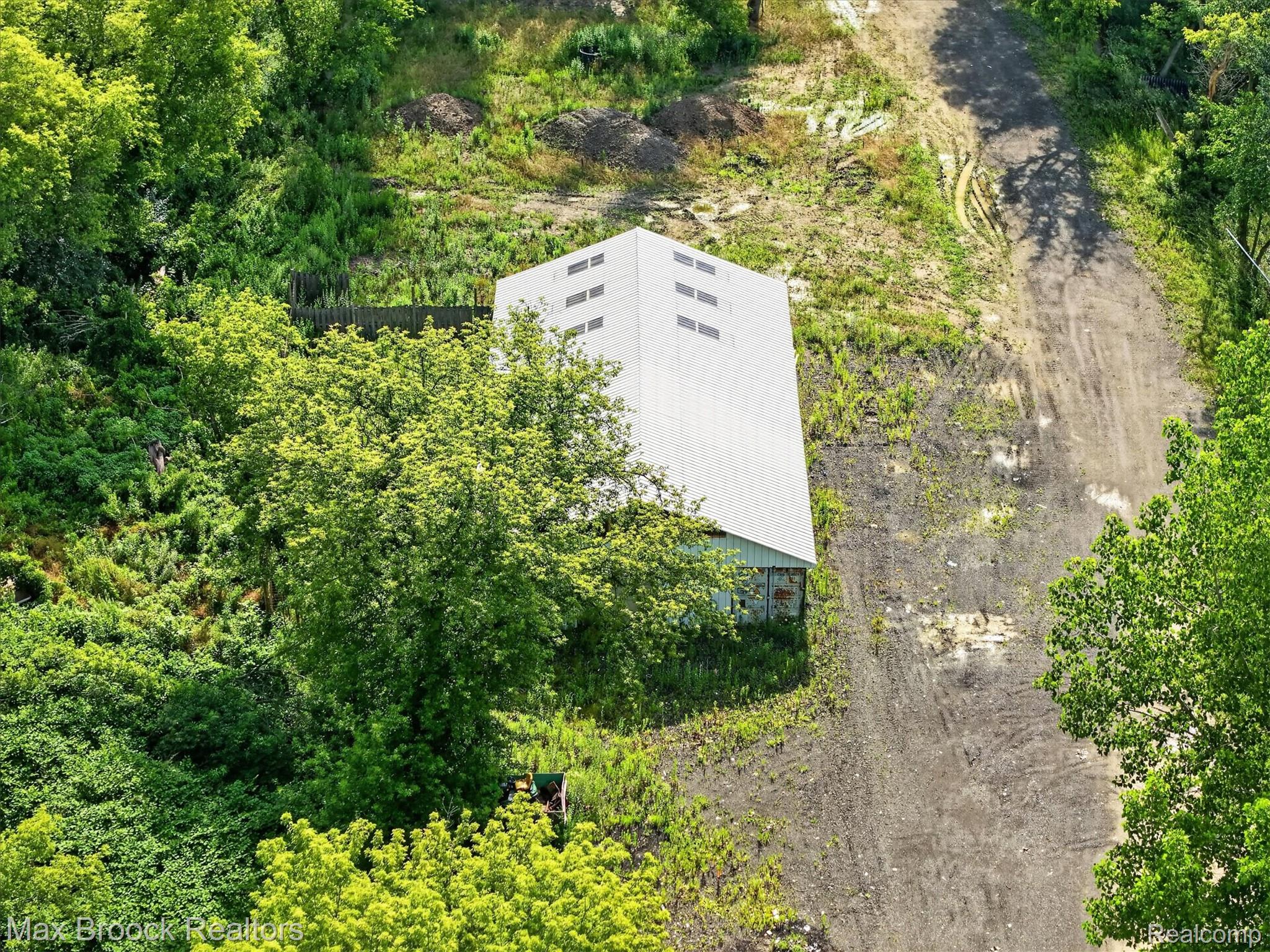 27241 Sumpter Road Belleville, MI 48111 - Photo 16 of 33 11-11-27241-Sumpter-Rd-Belleville-WindowStill.jpg