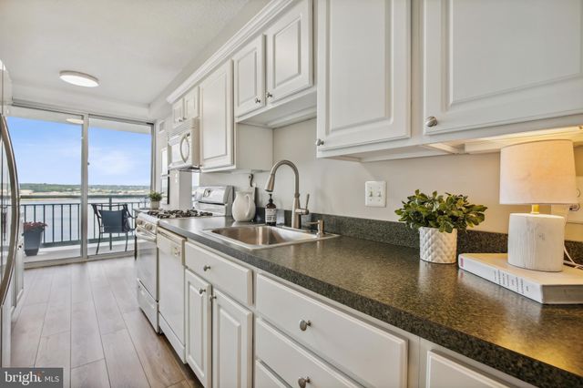 $795,000 | 501 Slaters Lane, Unit 1219, Alexandria, VA 22314