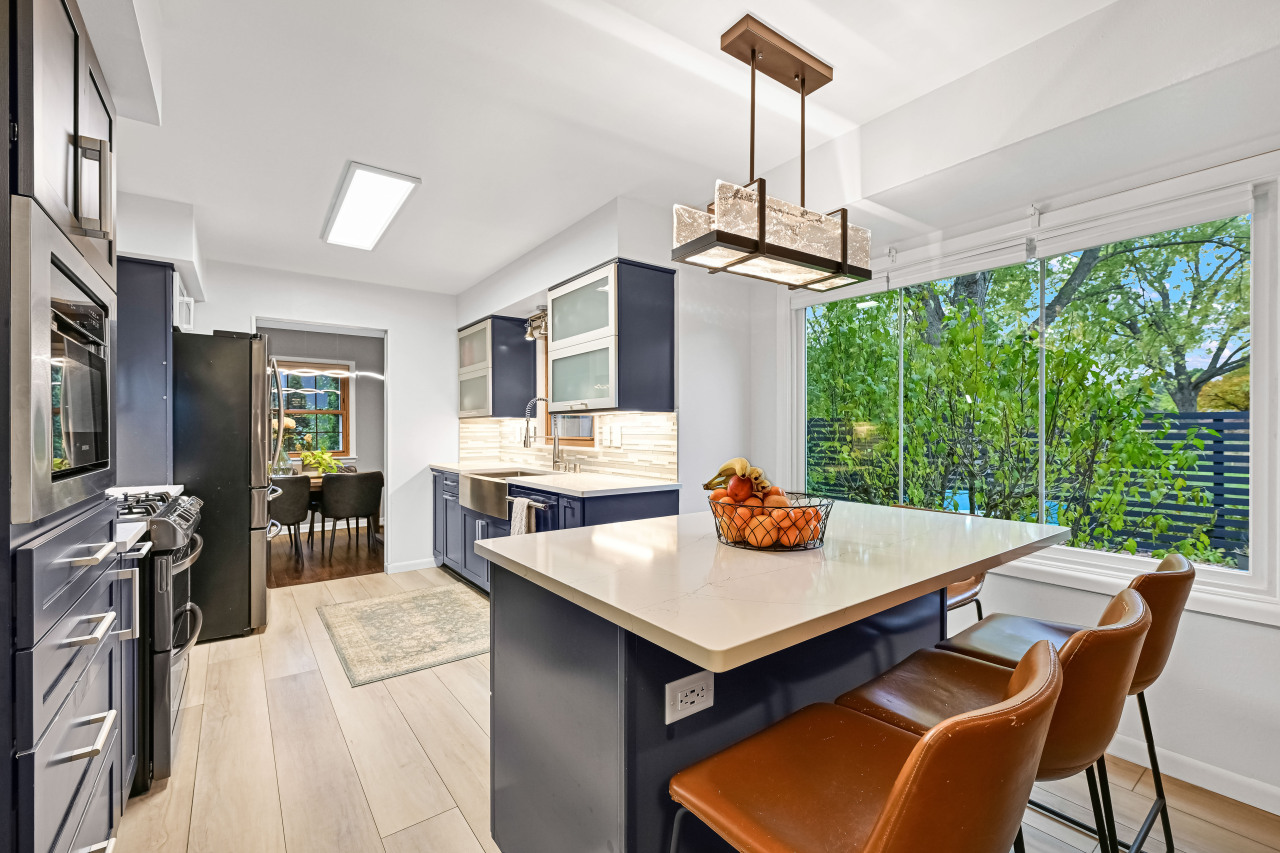 641 West Fairy Chasm Road Bayside, WI 53217 - Photo 12 of 43 Eat-In Area