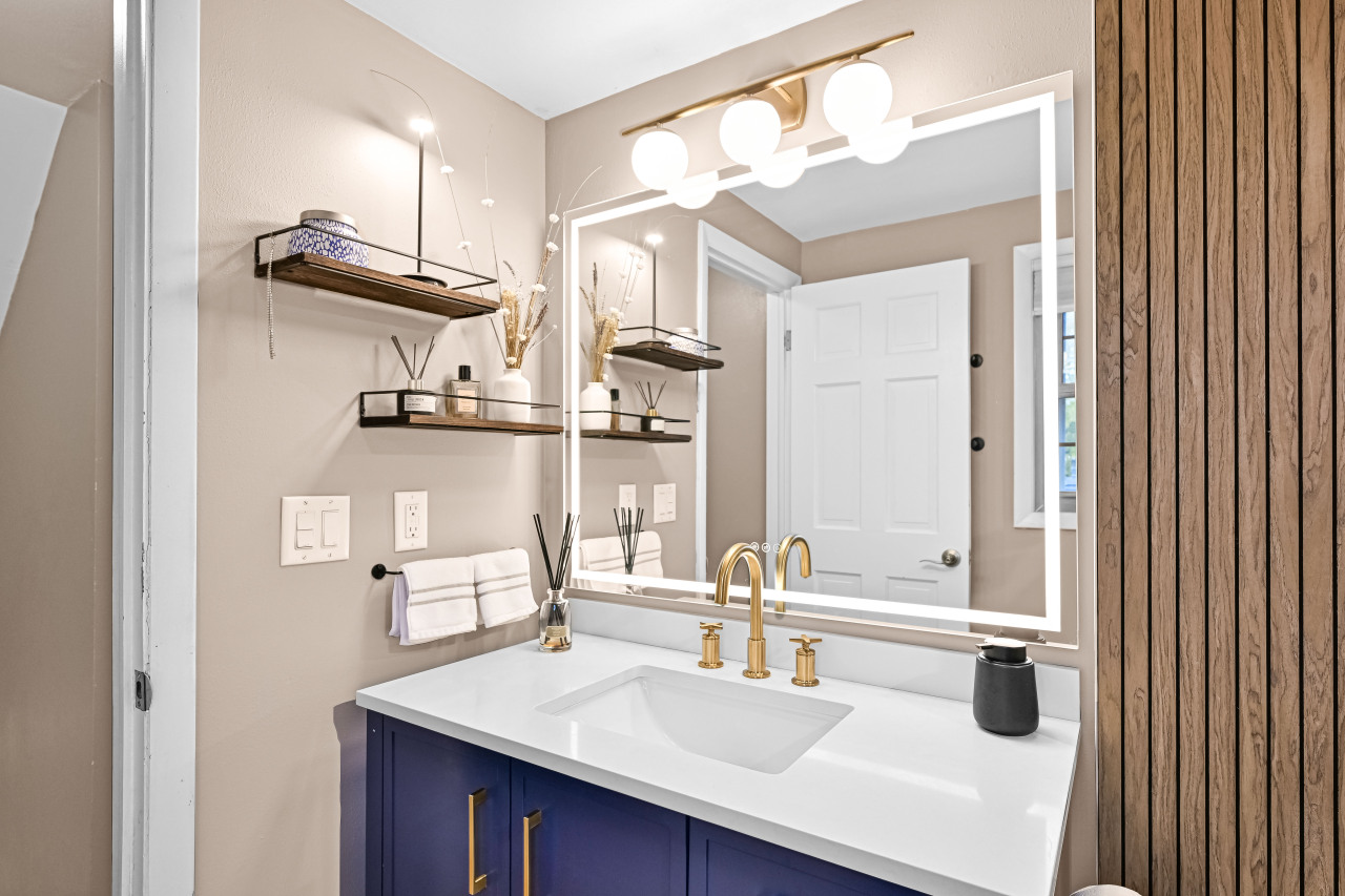 641 West Fairy Chasm Road Bayside, WI 53217 - Photo 17 of 43 Powder Room