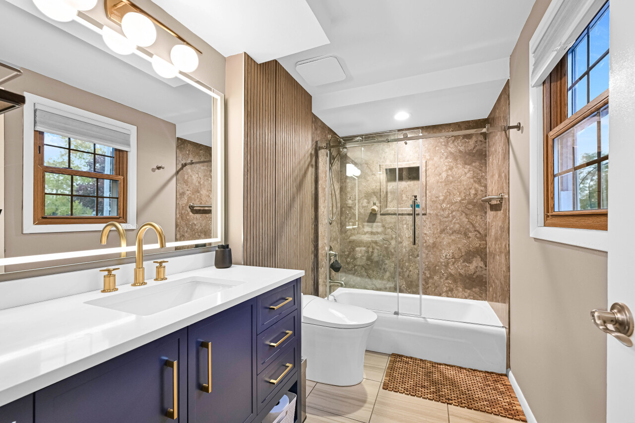 641 West Fairy Chasm Road Bayside, WI 53217 - Photo 23 of 43 Updated Full Bathroom