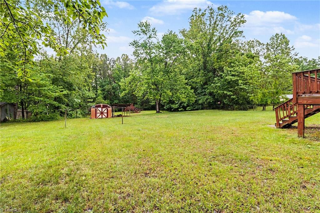 626 Kenneth Road Greensboro, NC 27455 - Photo 31 of 34 Gallery Image 31