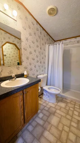 $100,000 | 301 South Main Street, Newtown, CT 06470