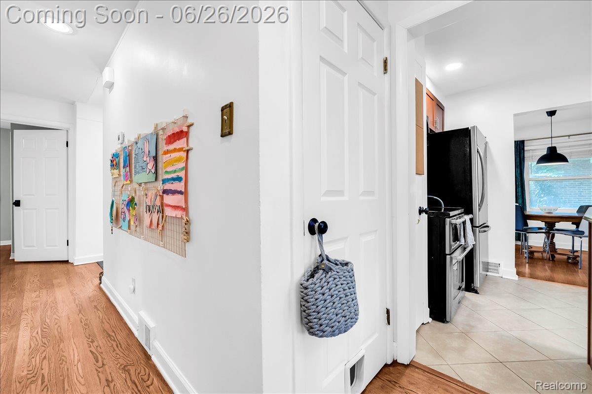1179 Hampton Road Grosse Pointe, MI 48236 - Photo 19 of 37 21-1179 Hampton Rd_20.jpg