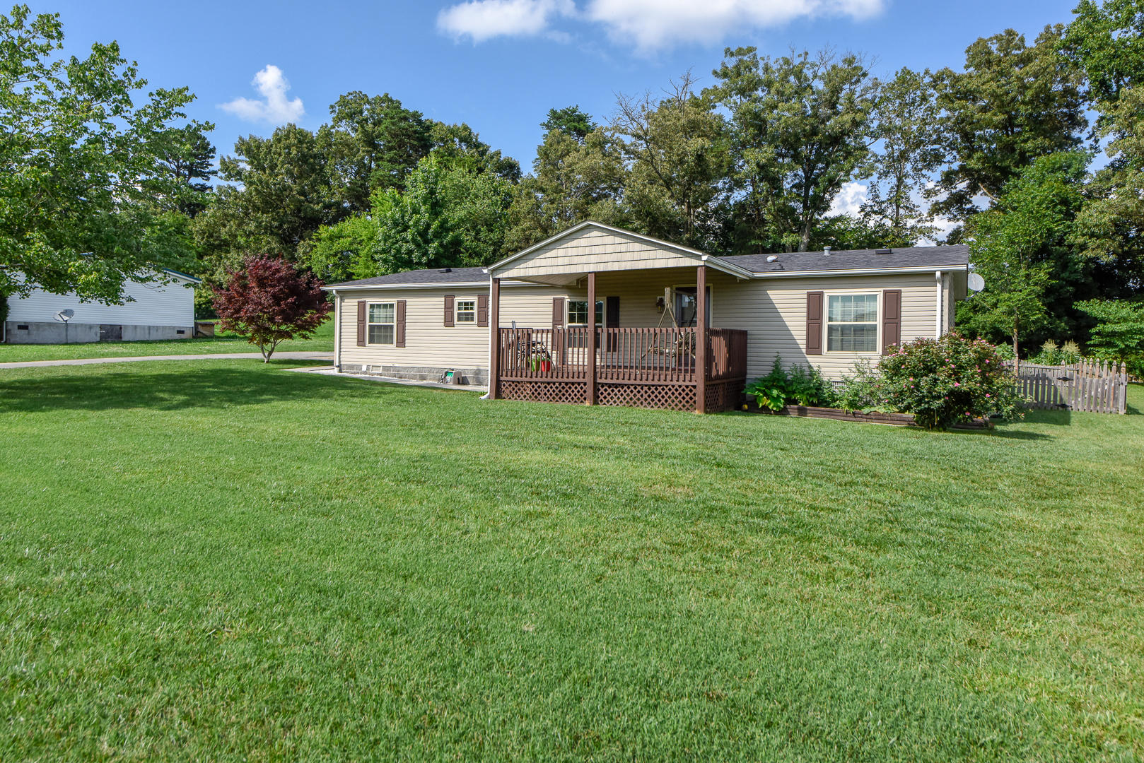 1038 Ridgeview Road Maryville, TN 37801 - Photo 3 of 34 Front of Home