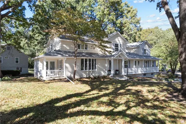 $769,000 | 8236 Linden Drive, Prairie Village, KS 66208