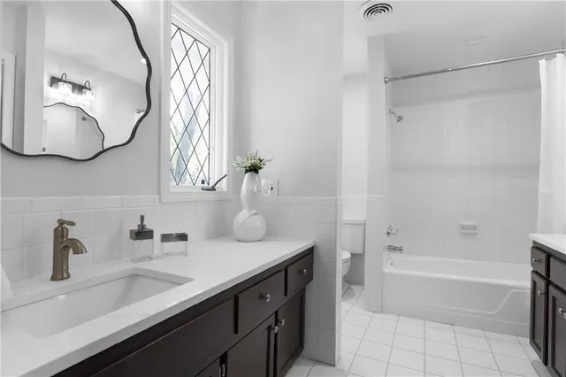 $769,000 | 8236 Linden Drive, Prairie Village, KS 66208