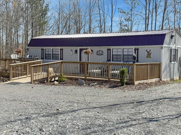 a view of a house with backyard