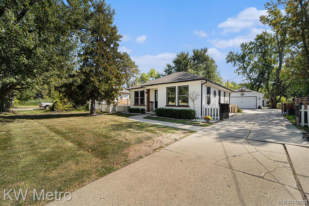 1731 West Auburn Road Rochester Hills, MI 48309 - Photo 3 of 28