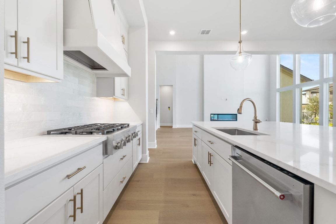 806 Geiger Path Lakeway, TX 78738 - Photo 10 of 35