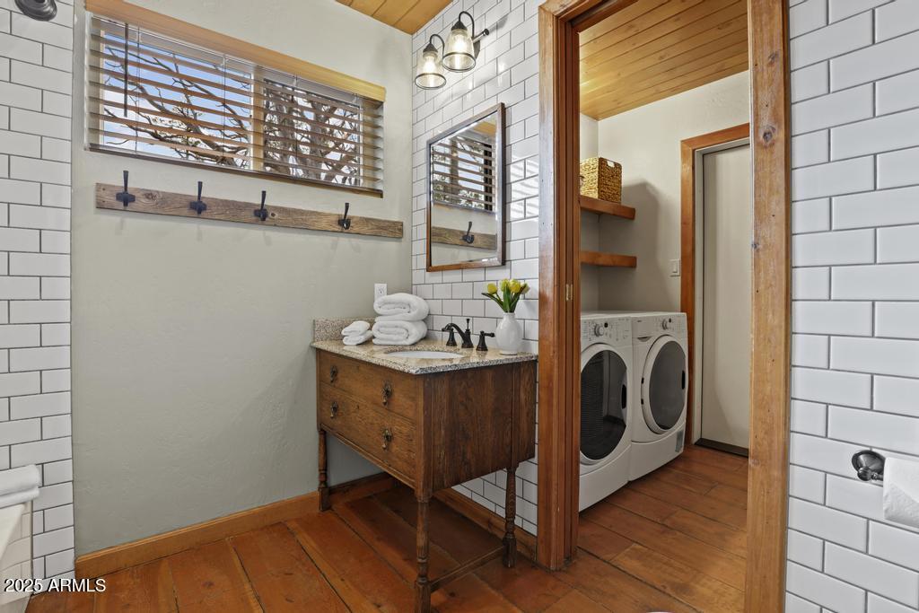 368 Brook Lane Payson, AZ 85541 - Photo 14 of 44 Bathroom & Laundry