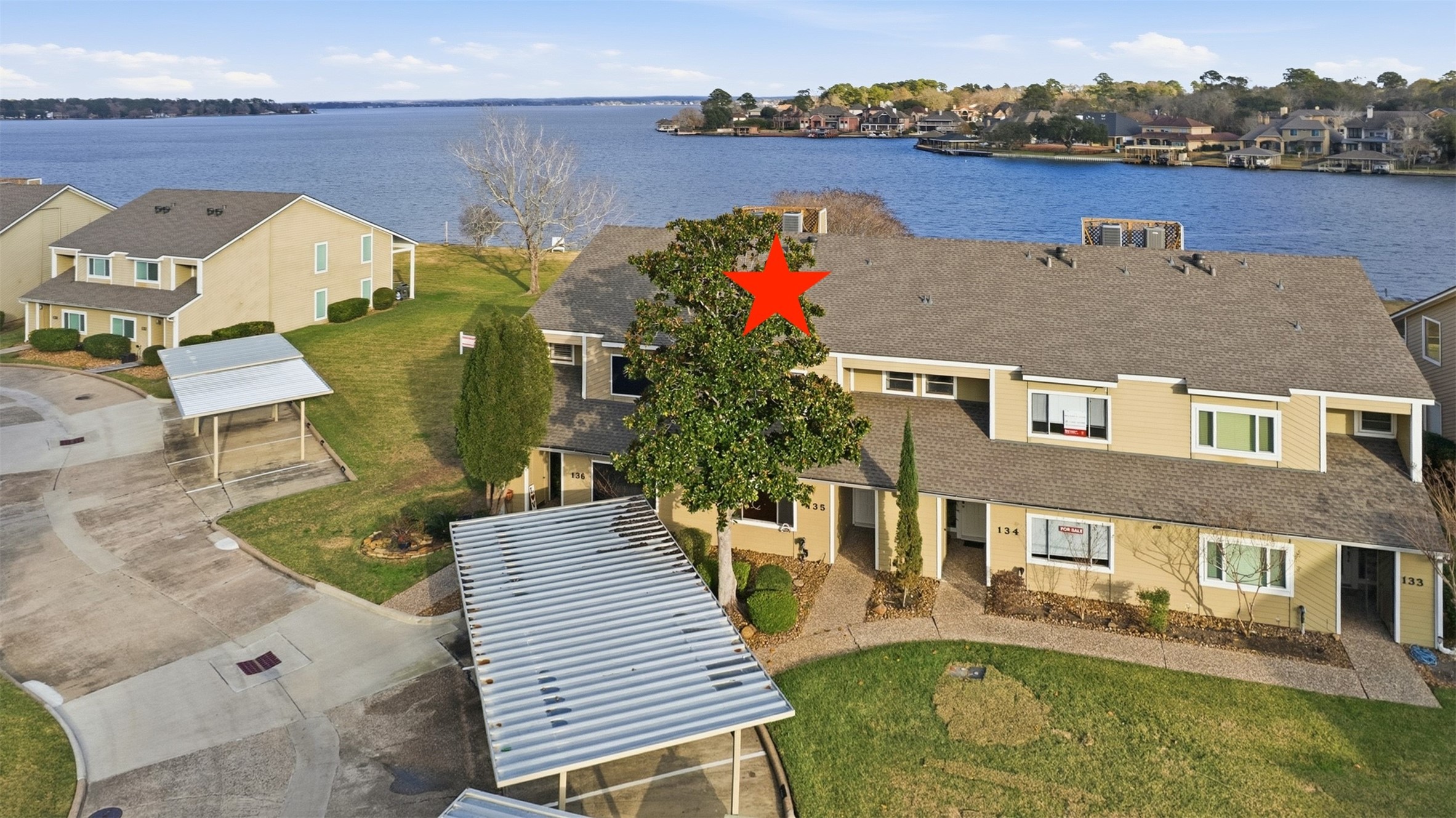 135 April Point is a great LAKEVIEW AND WATERFRONT Condo in April Sound.