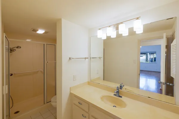 an empty room with closet and a ceiling fan