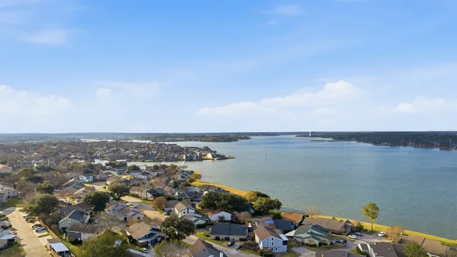 $425,000 | 135 April Point Drive South, Conroe, TX 77356