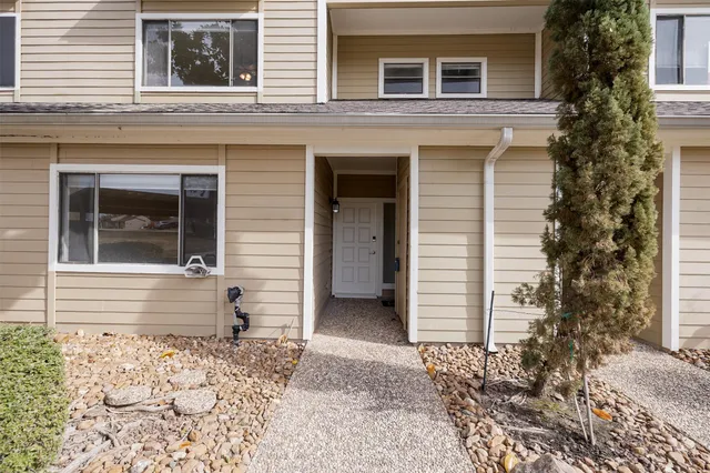 $425,000 | 135 April Point Drive South, Conroe, TX 77356