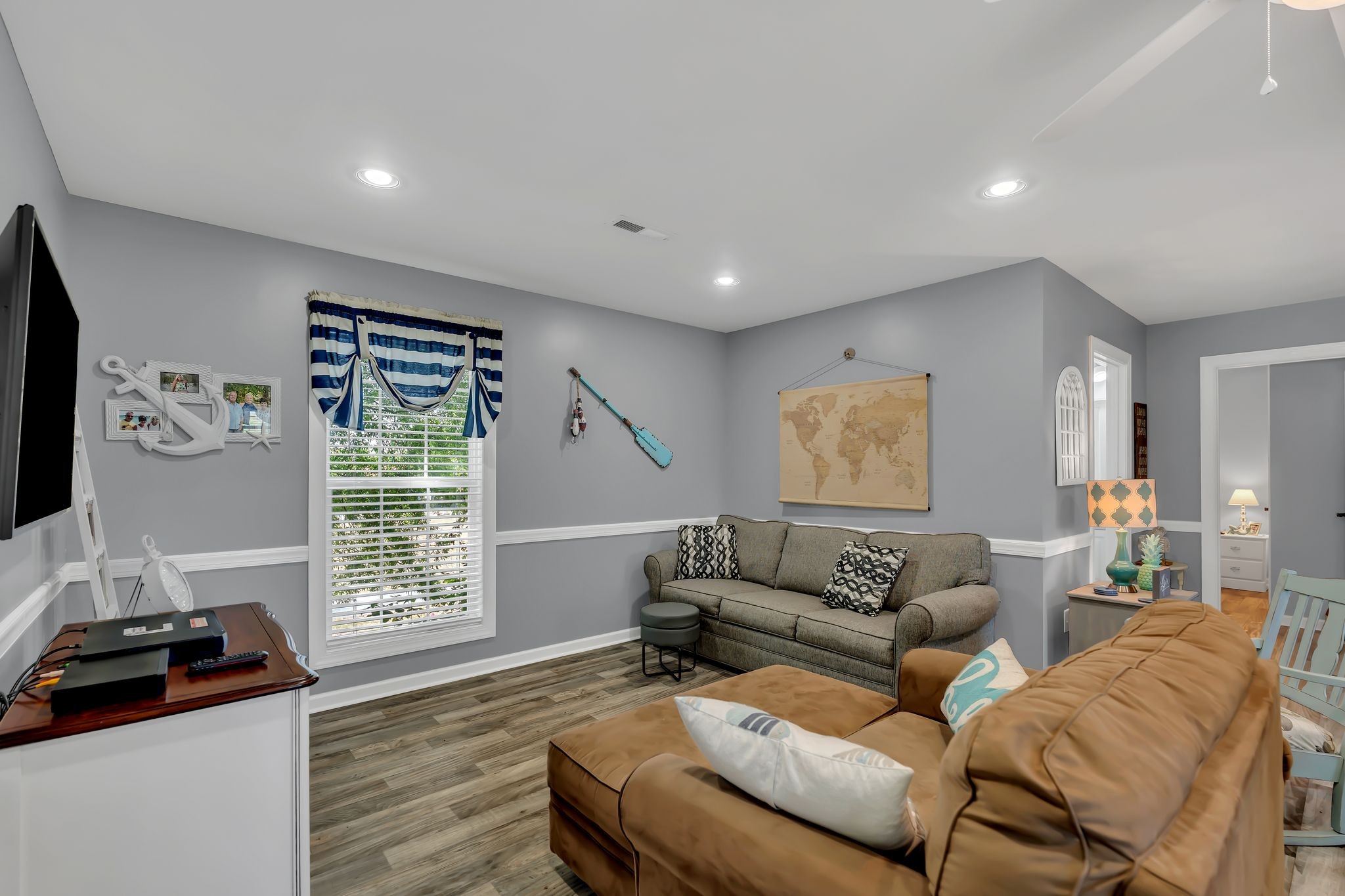 219 Tn River Estates Road Clifton, TN 38425 - Photo 13 of 38 a living room with furniture and a window