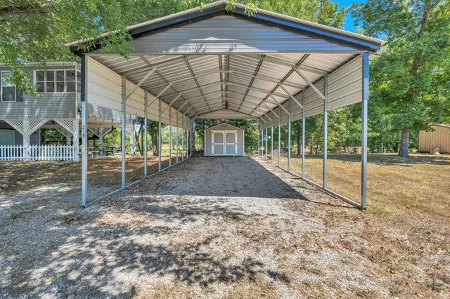 a view of a house with backyard