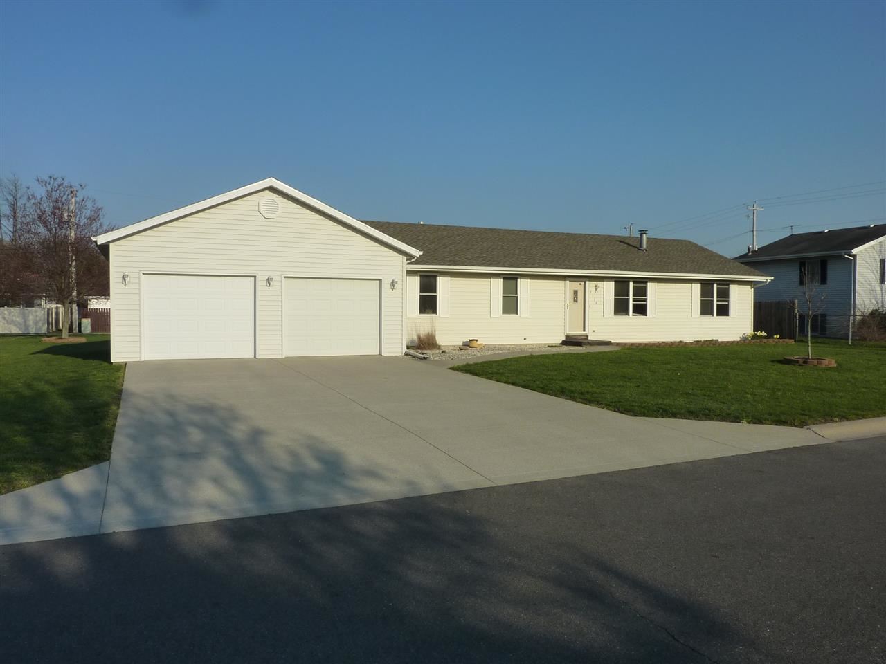 1110 Arthur Street Rochester, IN 46975 - Photo 1 of 19