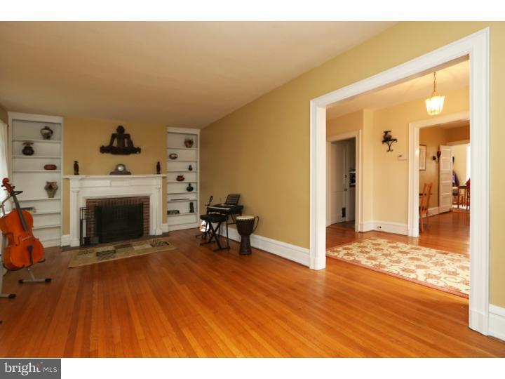 110 West Springfield Avenue Philadelphia, PA 19118 - Photo 3 of 25 Living Room