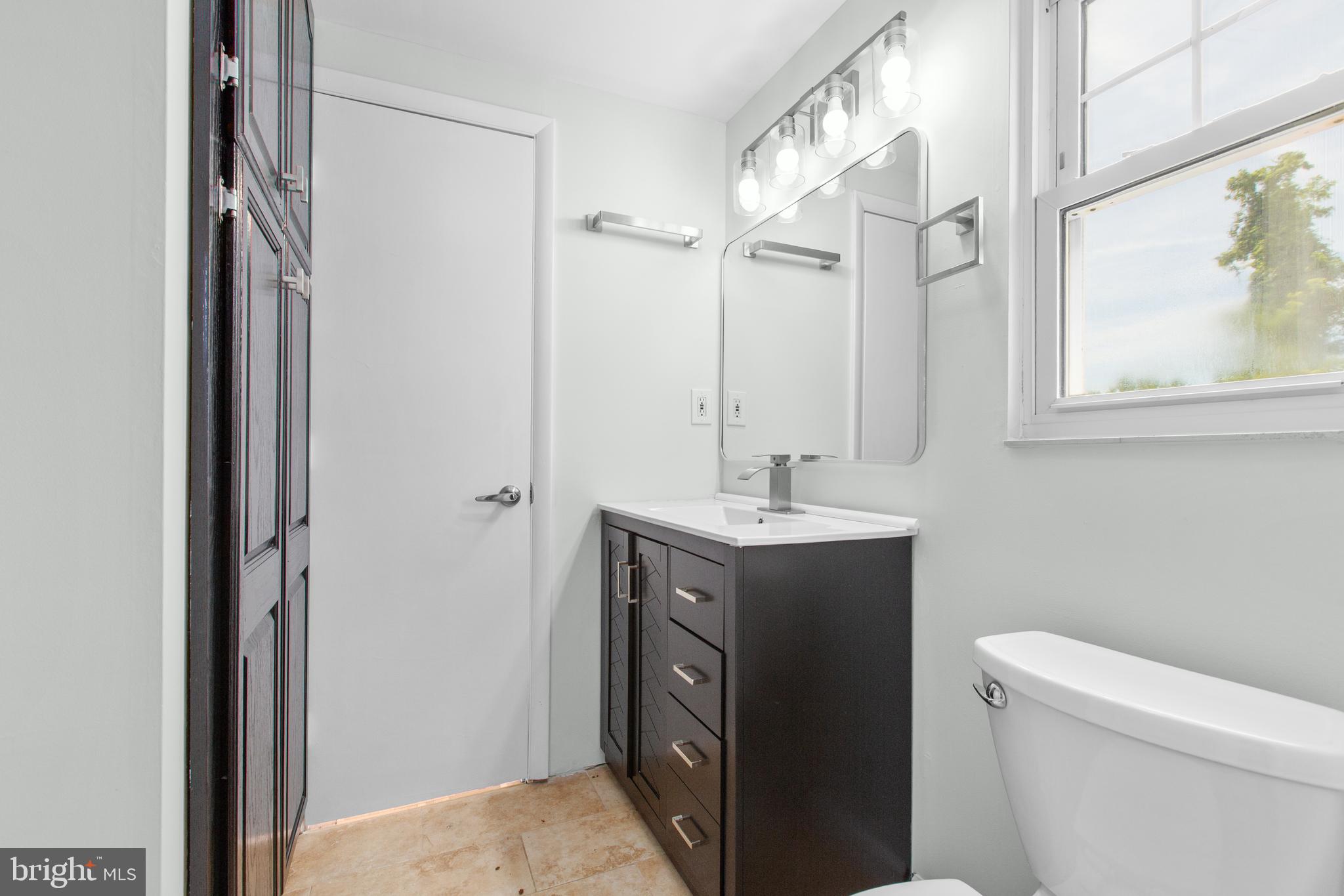 10827 Catharpin Road Spotsylvania, VA 22553 - Photo 28 of 39 a bathroom with a sink a toilet and shower