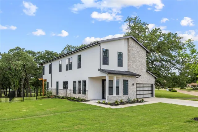 $690,000 | 2811 Rodeo Drive, Quinlan, TX 75474
