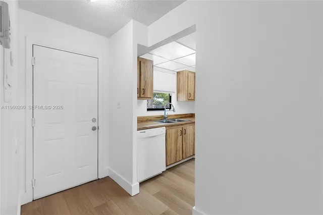 $1,900 | 6061 Shaker Wood Circle, Unit 206, Tamarac, FL 33319