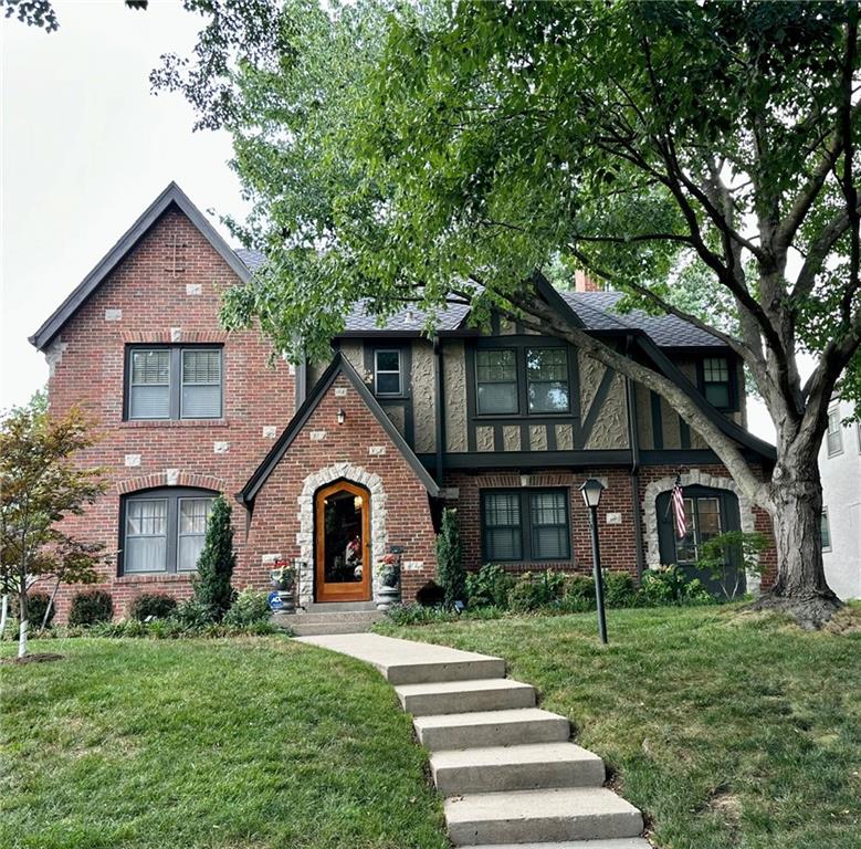 642 Romany Road Kansas City, MO 64113 - Photo 1 of 1