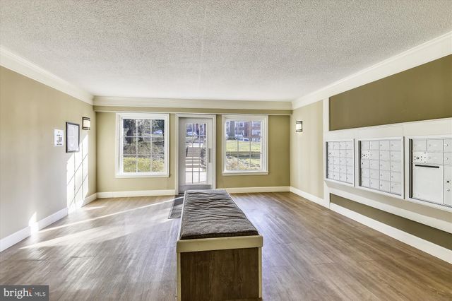 $360,500 | 7661 Provincial Drive, Unit 201, McLean, VA 22102