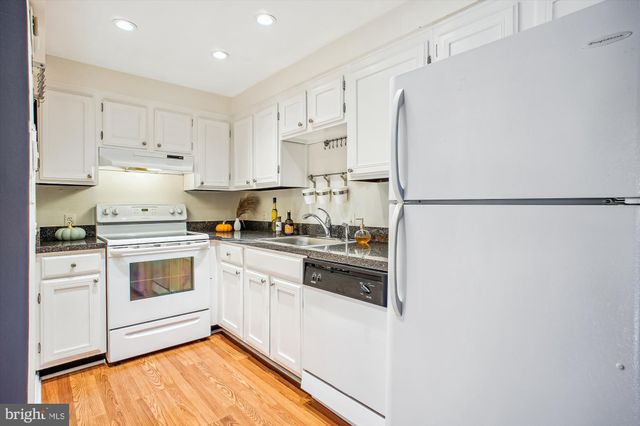 $360,500 | 7661 Provincial Drive, Unit 201, McLean, VA 22102