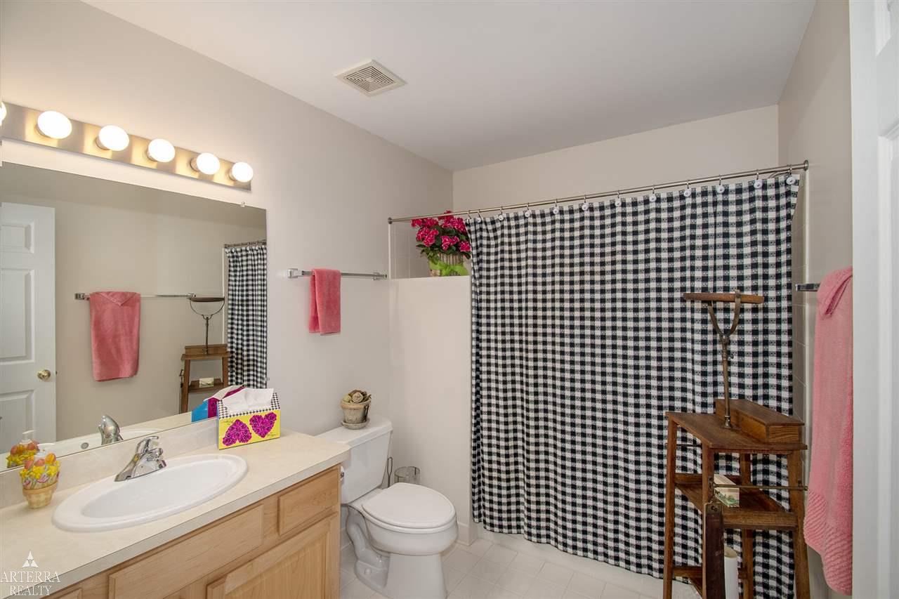 694 West Bluff Court Rochester, MI 48307 - Photo 17 of 35 50021372-16.JPG
