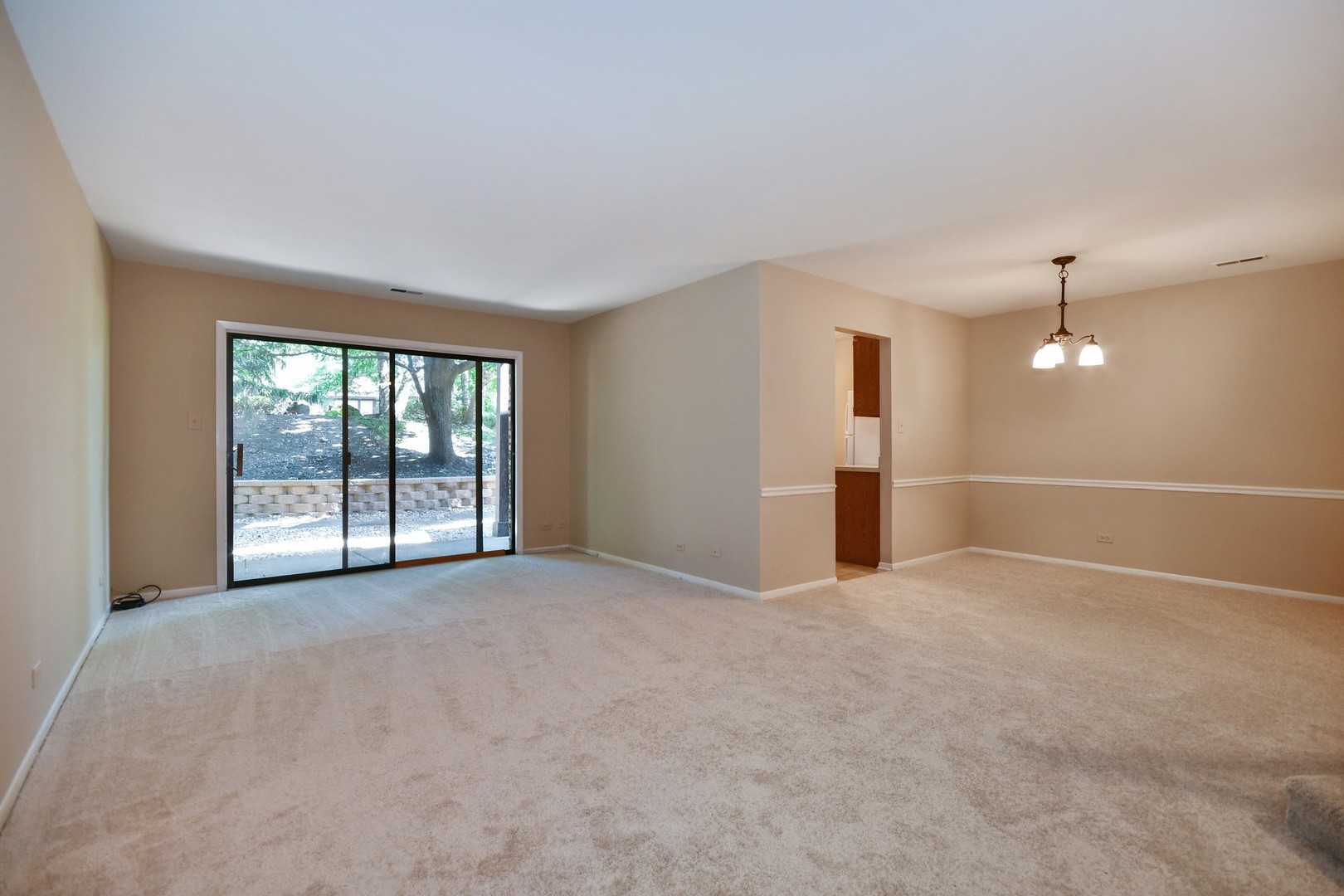 1601 Thames Court, Unit A Wheaton, IL 60189 - Photo 2 of 10